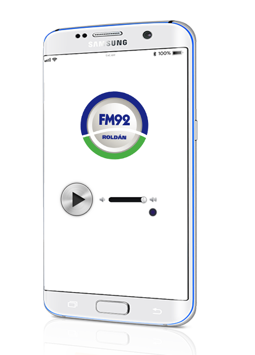 Mockup celular con app para escuchar radio online FM92