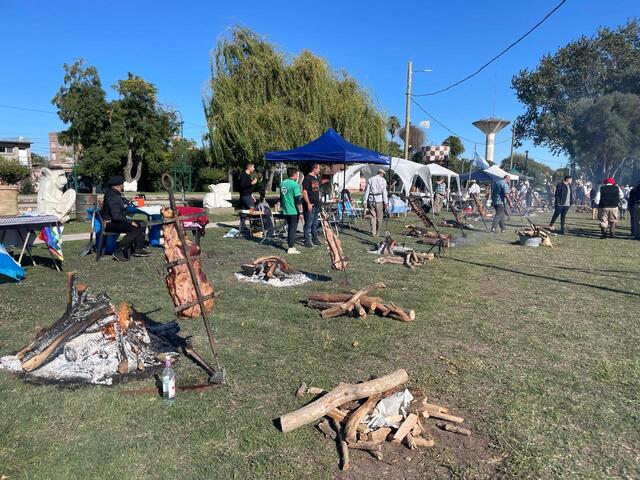 EL 25 de Mayo se celebra con asado a la estaca