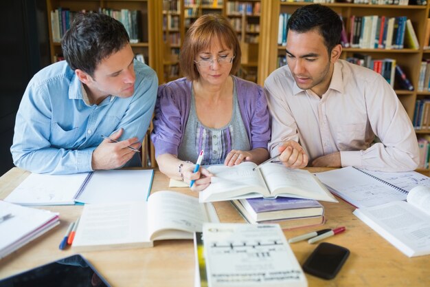 Trazando Puentes lanza una propuesta para que adultos finalicen sus estudios secundarios