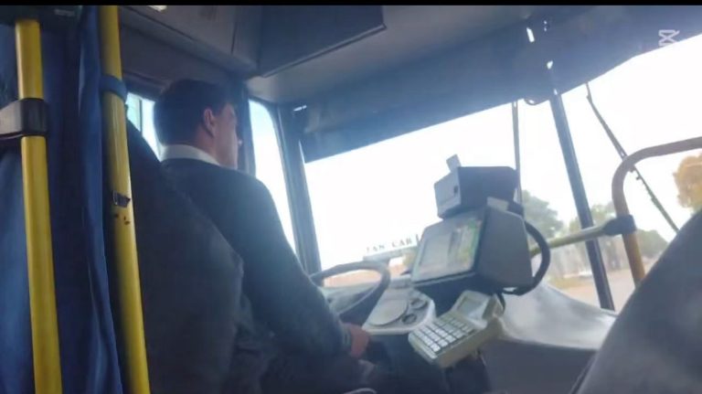 «Los bajo en la Comisaría»: La reacción de un chofer del 33/9 que confrontó con estudiantes y padres