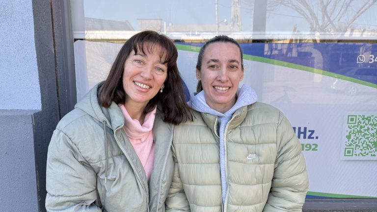 Campaña solidaria: rifa para que dos jóvenes patinadoras representen a Roldán en el Nacional