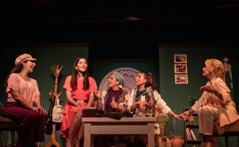 Amigas Desgraciadas llega a Roldán con una comedia dramática sobre la amistad y los secretos
