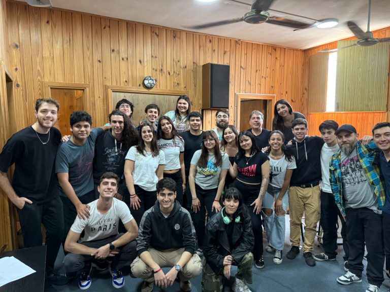 El Polizón y el Capitán: estudiantes dan voz a una obra premiada