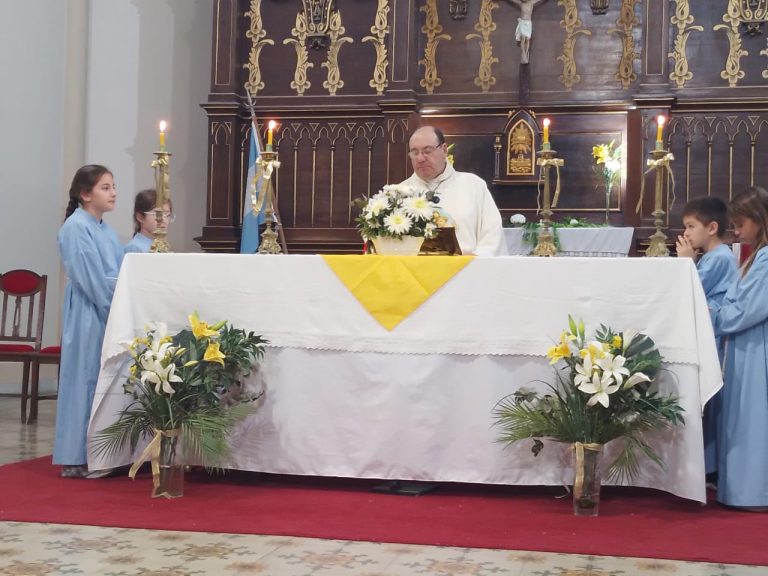 Solidaridad en Roldán: piden donaciones para túnicas y vestimenta de comunión
