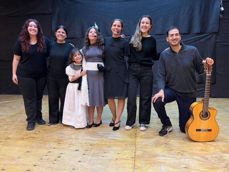 La obra “Por Siempre Alfonsina” se estrena en Funes y llega a Roldán la próxima semana