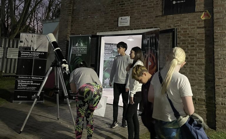 El Observatorio de Funes invita a observar la Luna en tres noches abiertas al público