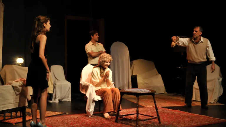 Suspenso y teatro de calidad: llega El cuarto de Verónica a Roldán