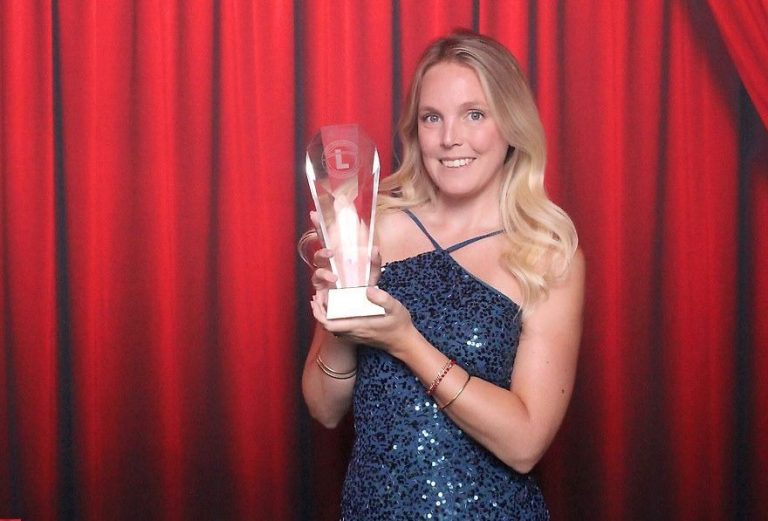 La roldanense Romina Reist fue premiada en Estados Unidos como Líder Internacional en Modelaje