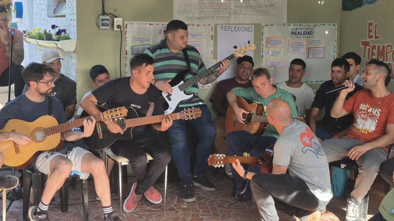 Radio abierta para visibilizar la prevención y el acompañamiento frente a las adicciones