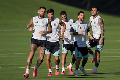 La Albiceleste observa a Uruguay y Arabia Saudita en una jornada determinante